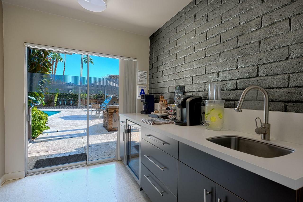 Desert Hills - 21 And Over (Adults Only) Palm Springs Eksteriør billede